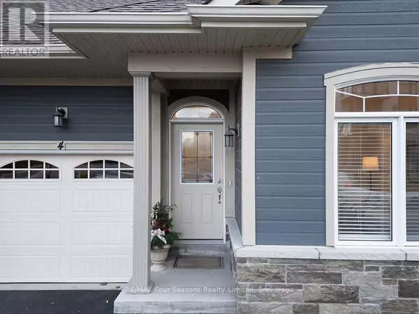 Collingwood, ON L9Y5B4,4 SUTTON LANE