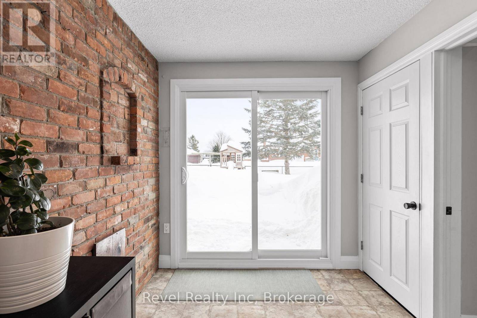 Springwater (elmvale), ON L0L1P0,21 JOHN STREET