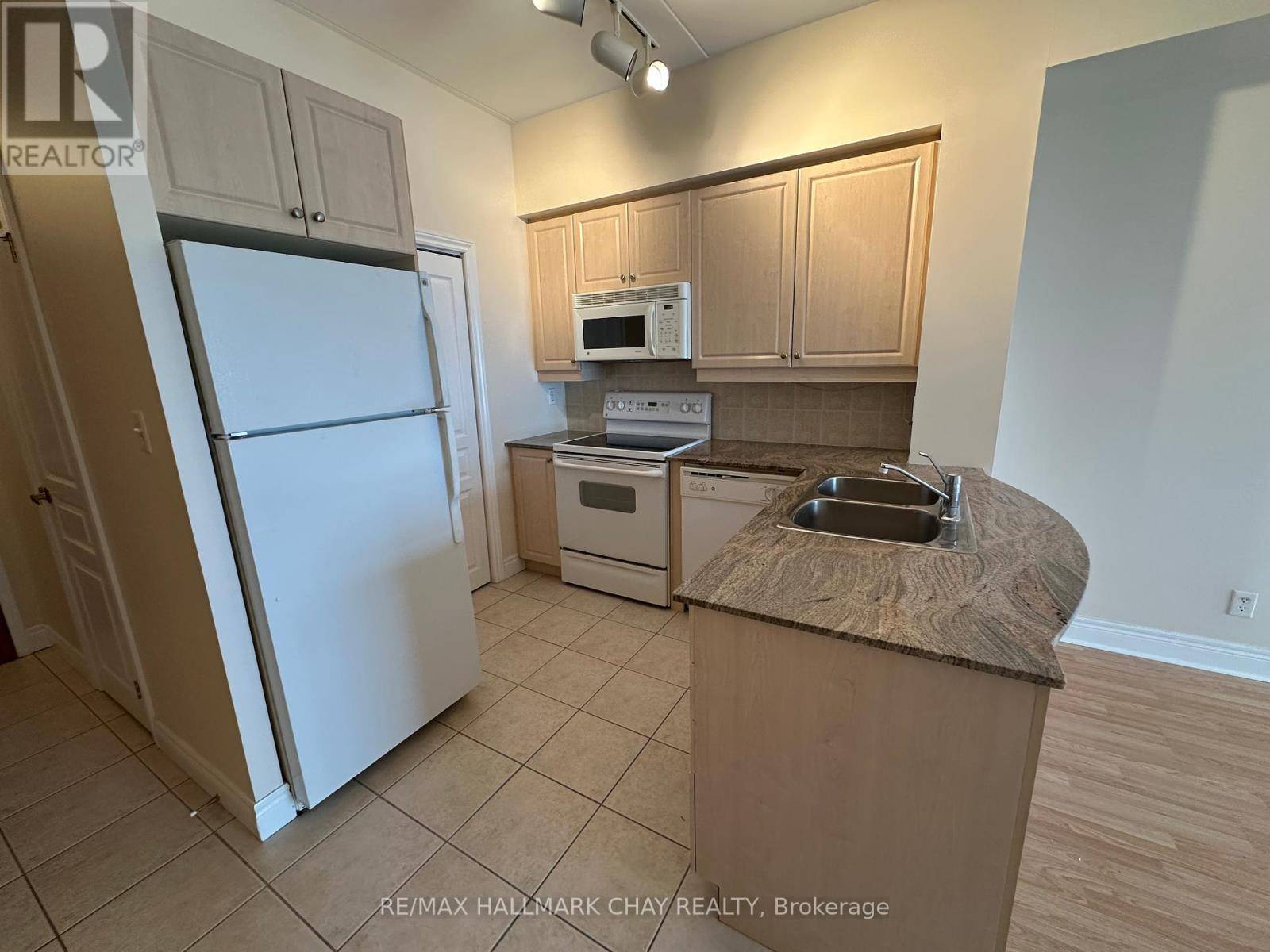 Midland, ON L4R5N4,280 Aberdeen BLVD #403-PH3
