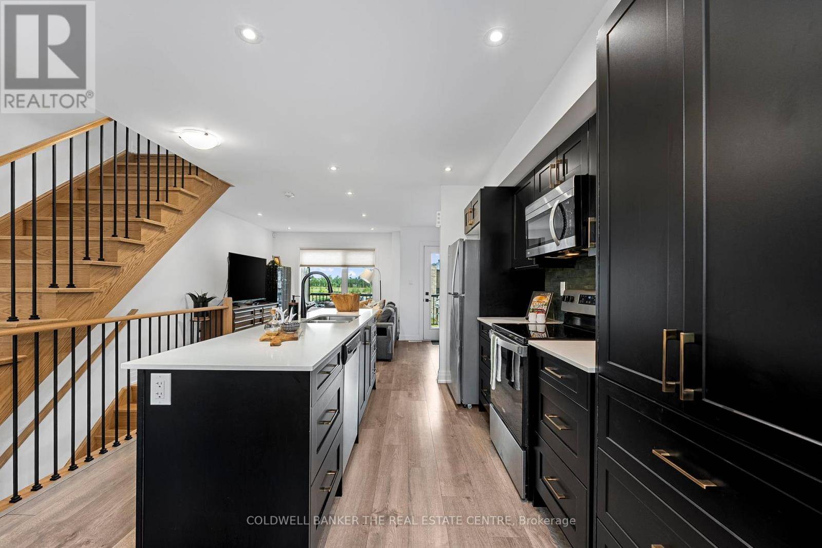 Barrie (painswick South), ON L9J0M5,121 FAIRLANE AVENUE