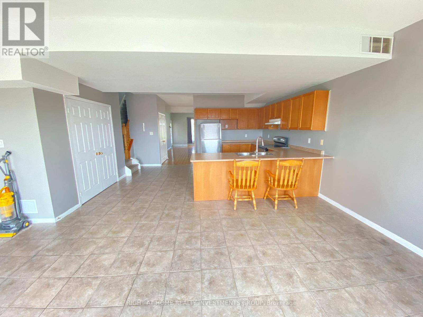 Barrie (edgehill Drive), ON L4N9X5,335 Edgehill DR #A-