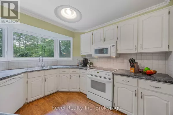 Wasaga Beach, ON L9Z1B1,49 BIRCHWOOD TRAIL