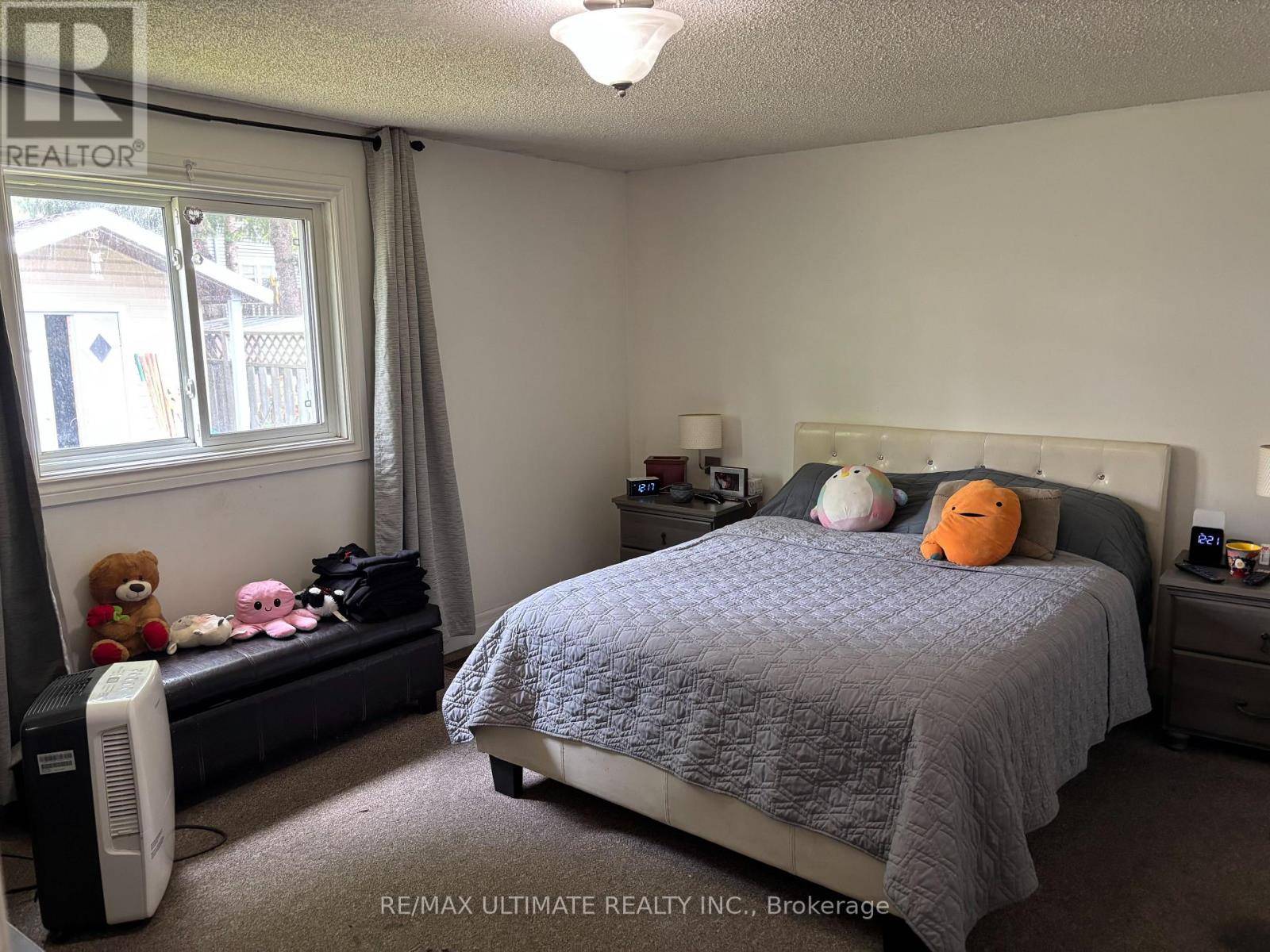Barrie (grove East), ON L4M5S3,18 HICKLING TRAIL