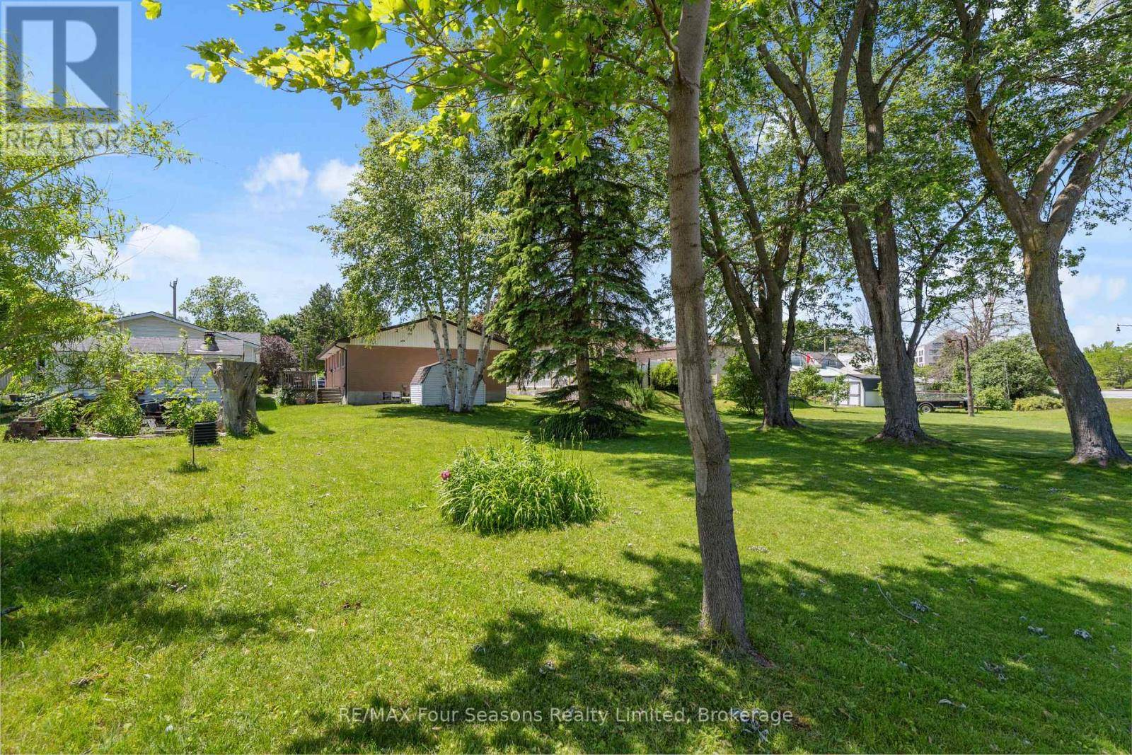 Collingwood, ON L9Y1C9,63 RODNEY STREET