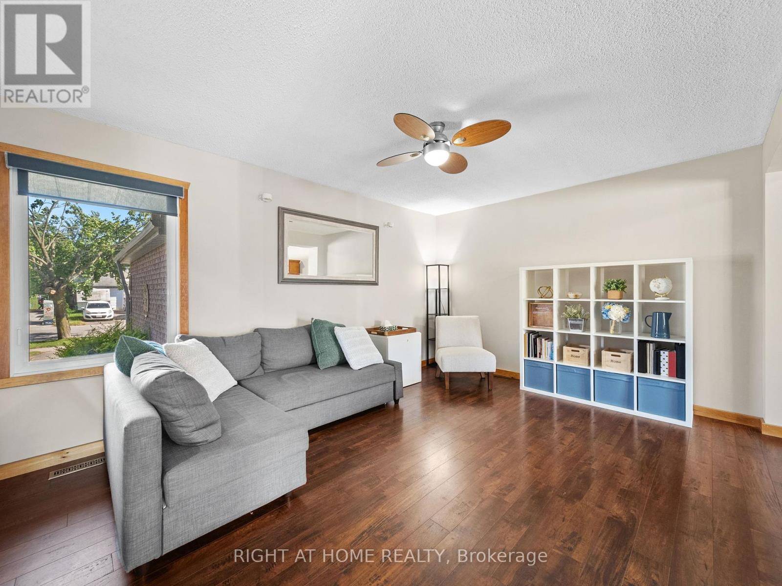 Barrie (northwest), ON L4N7C4,58 DELANEY CRESCENT