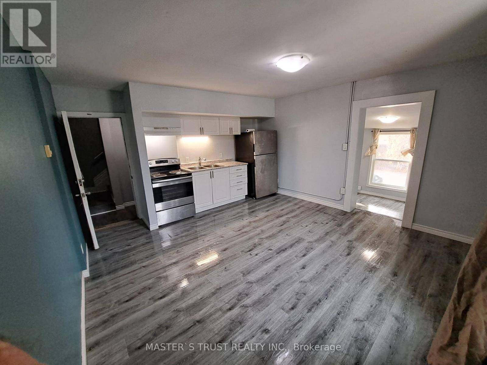 Orillia, ON L3V4R6,27 Front ST North #201