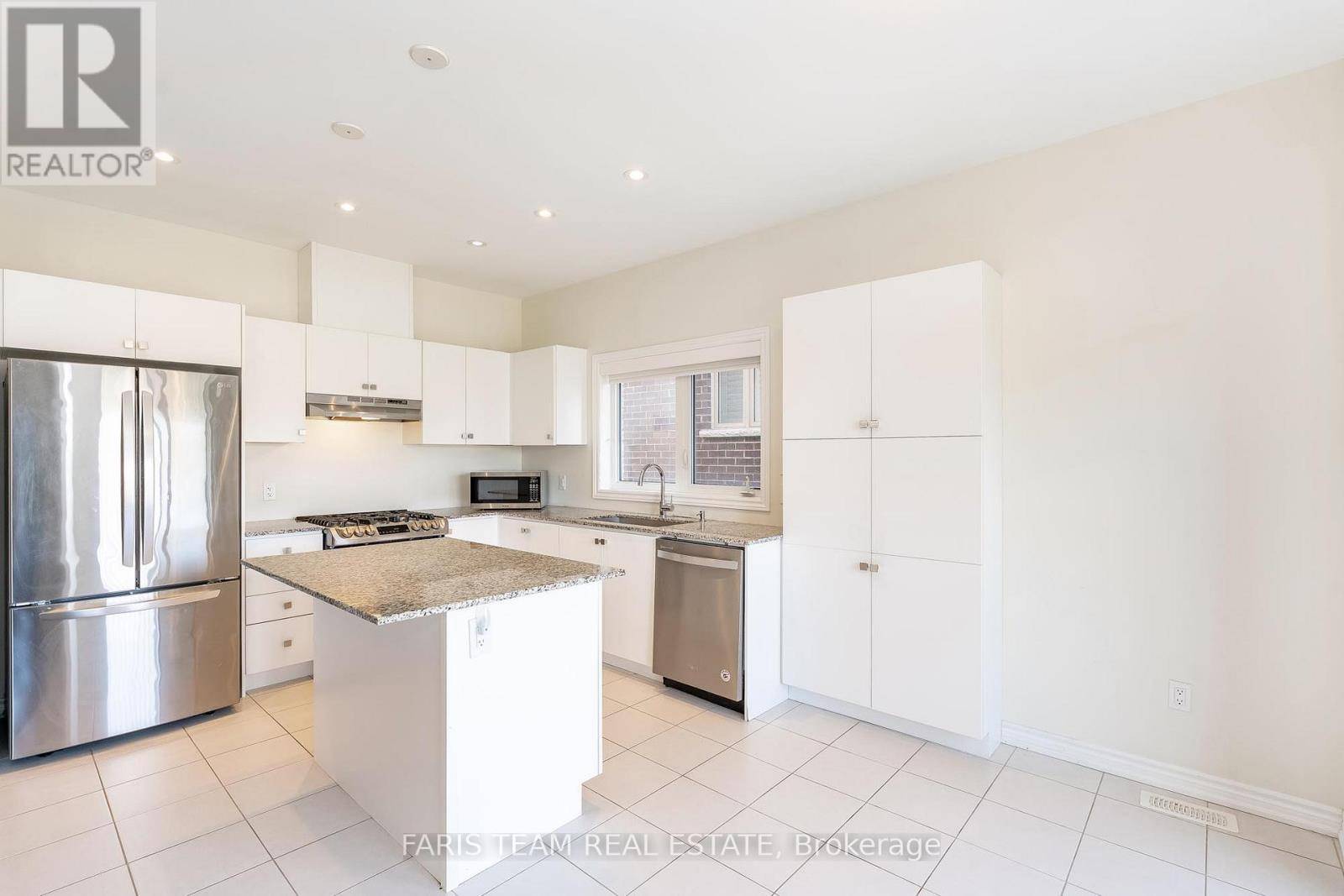 Barrie (ardagh), ON L4N5E9,175 MUIRFIELD DRIVE
