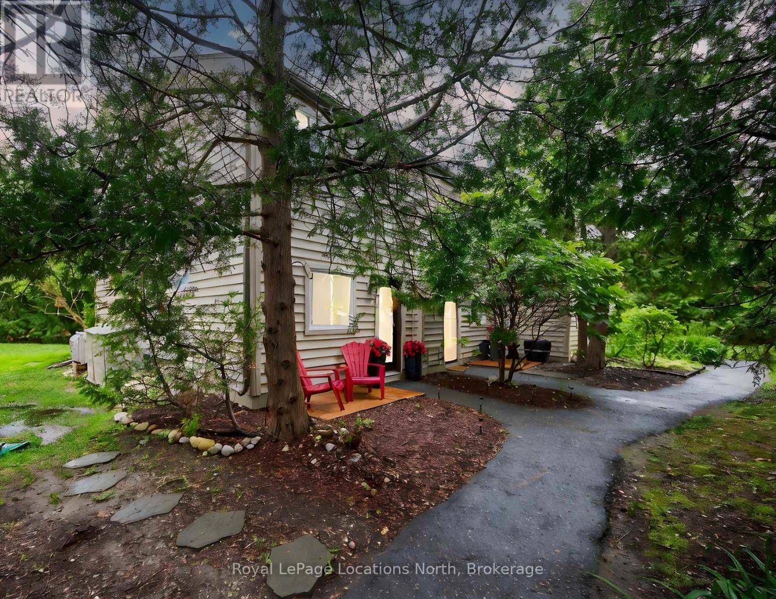 5 Dawson DR #305, Collingwood, ON L9Y5B4