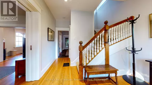 Collingwood, ON L9Y1R6,143 FOURTH STREET W