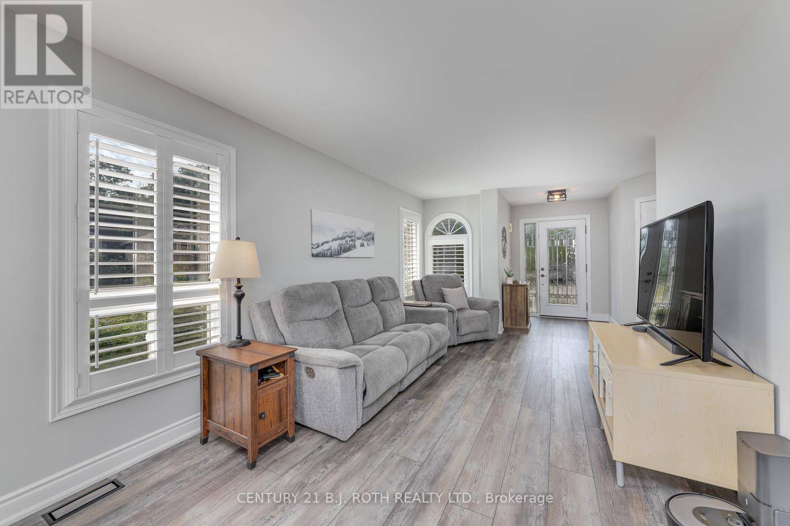 Barrie (little Lake), ON L4M6N9,143 CROMPTON DRIVE