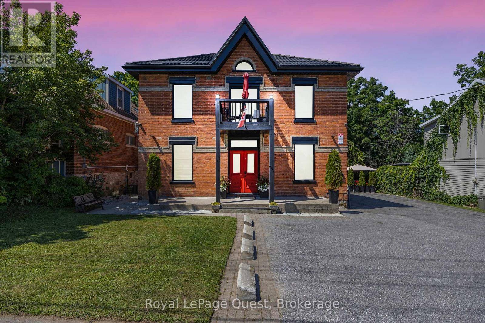 Orillia, ON L3V3B5,214 MISSISSAGA STREET W