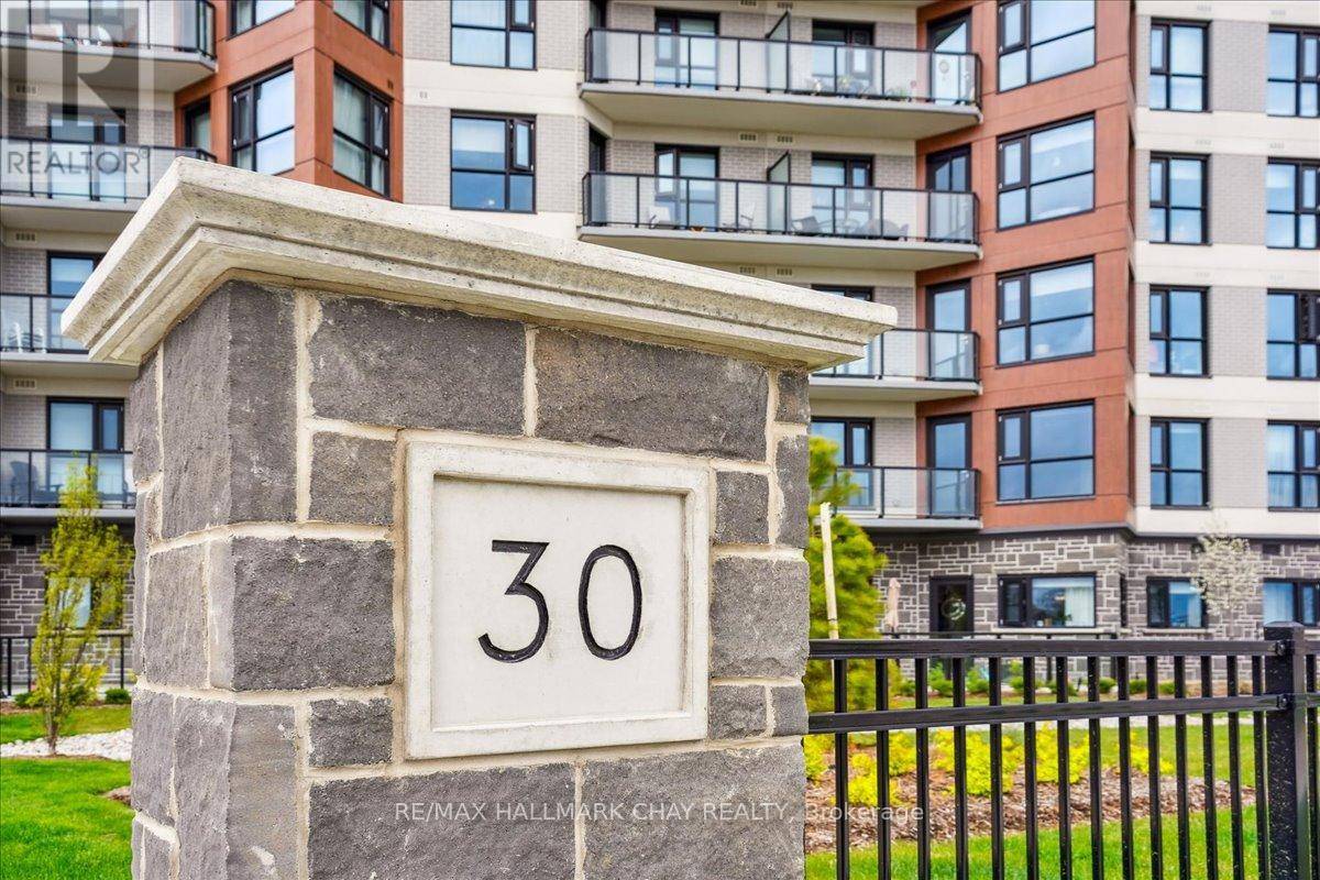 Barrie (west Bayfield), ON L4N0J8,30 Hanmer ST West #809