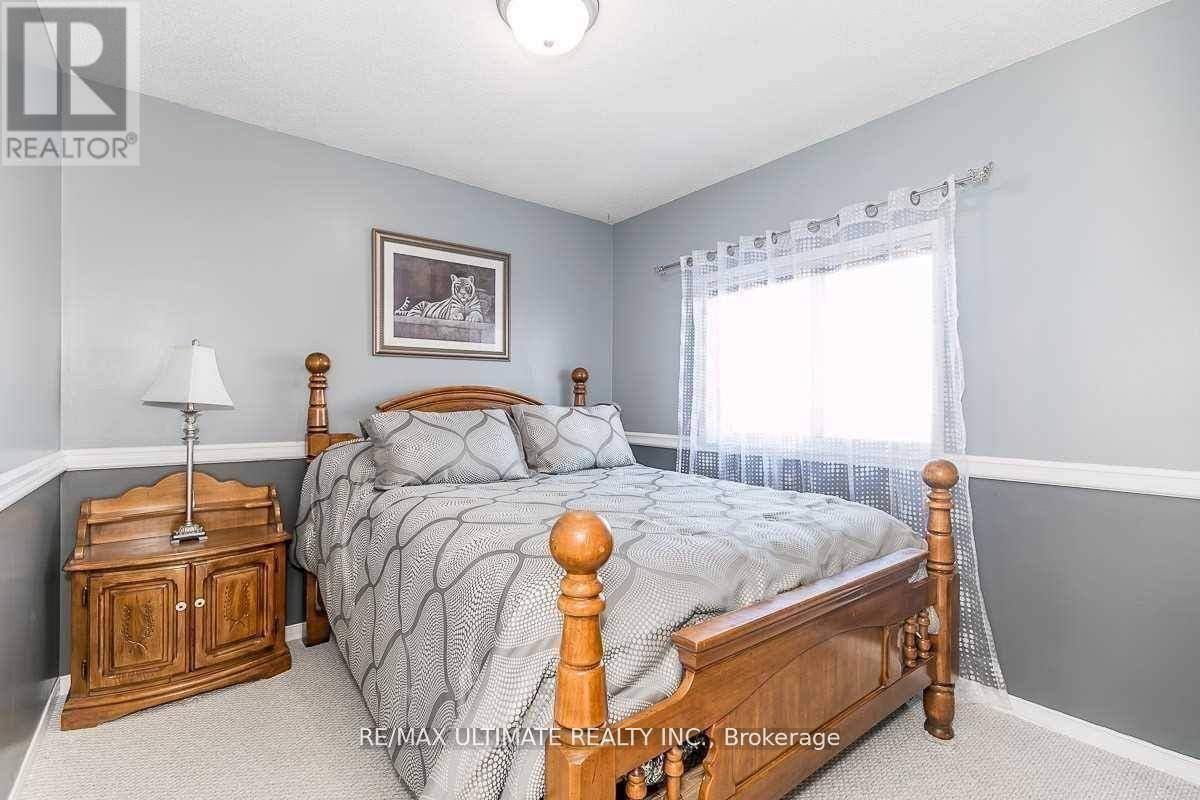 Barrie (holly), ON L4N8N8,111 CHURCHLAND DRIVE