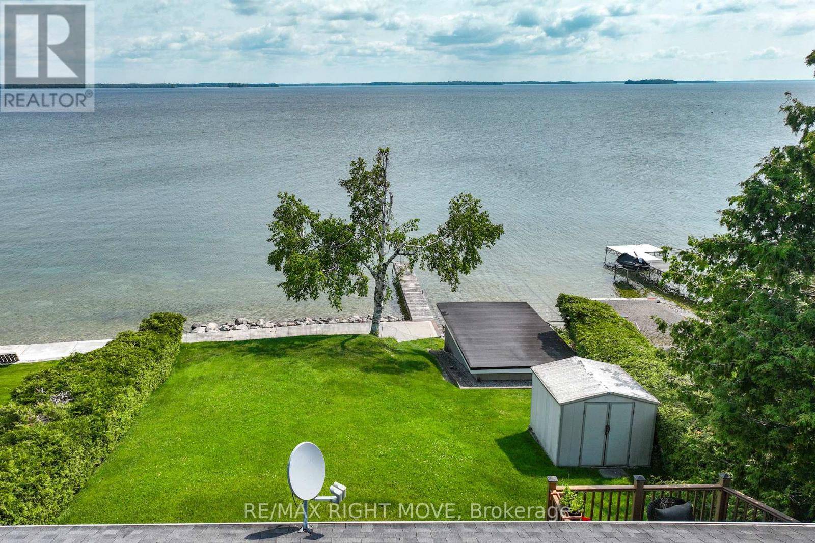 Oro-medonte, ON L3V0R8,905 WOODLAND DRIVE