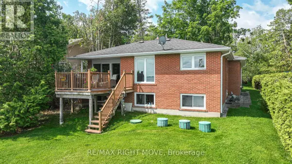 Oro-medonte, ON L3V0R8,905 WOODLAND DRIVE