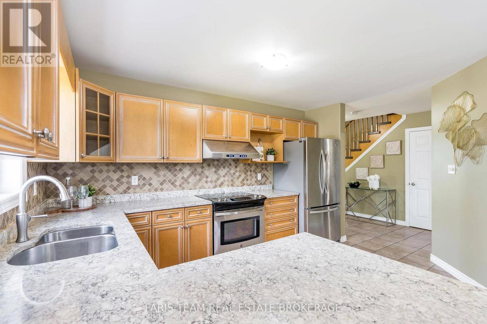 Barrie (little Lake), ON L4M7E6,27 CAPILANO COURT