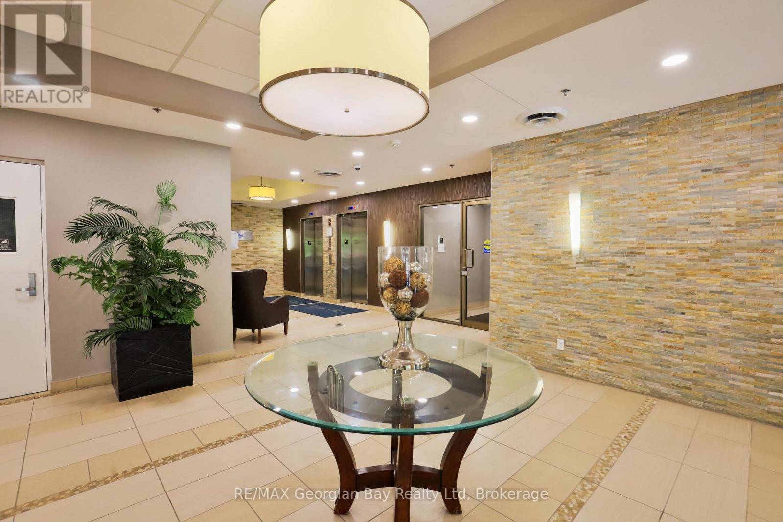 Midland, ON L4R5P2,699 ABERDEEN BLVD #509