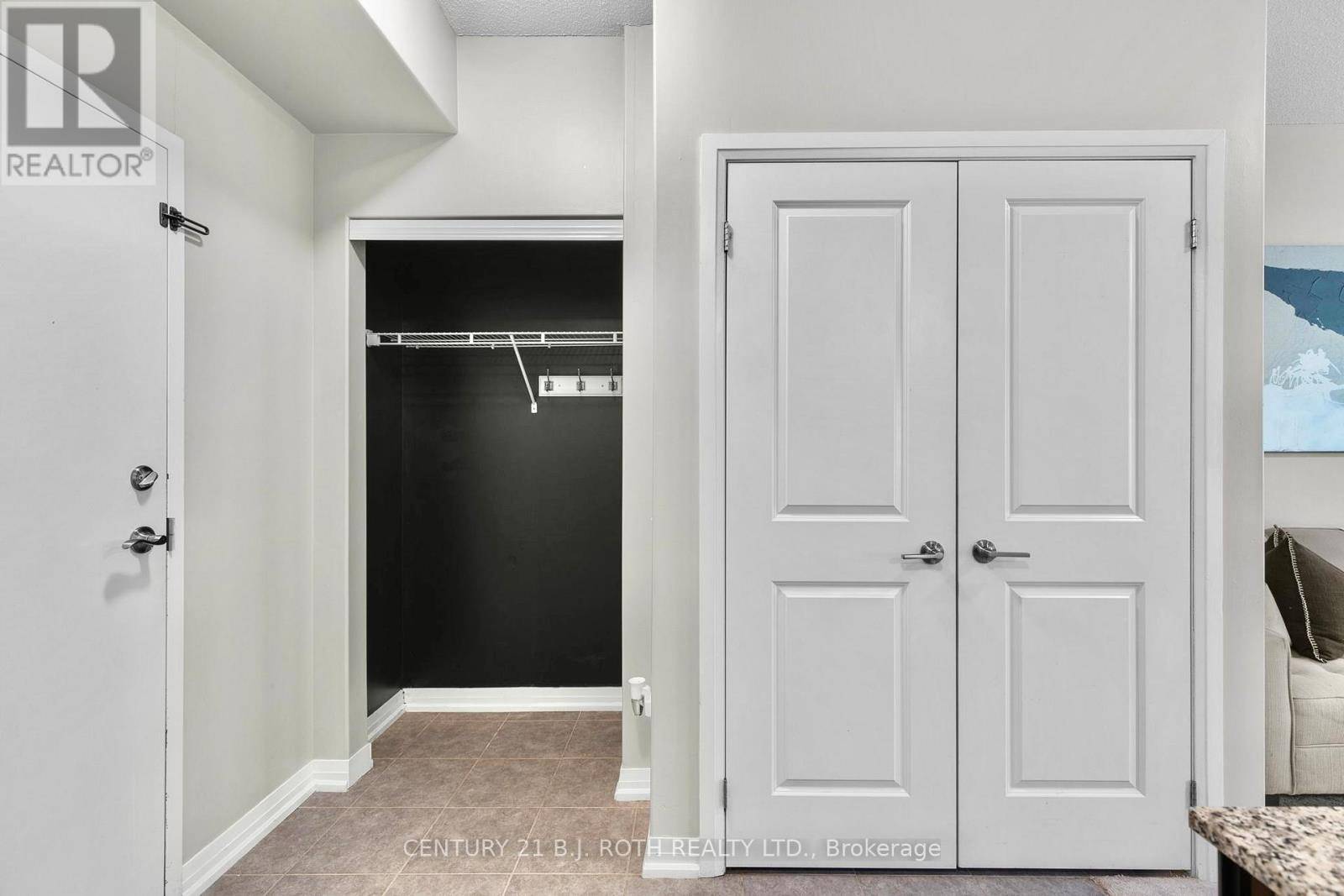 Barrie (0 West), ON L9J0B9,300 ESSA RD #108