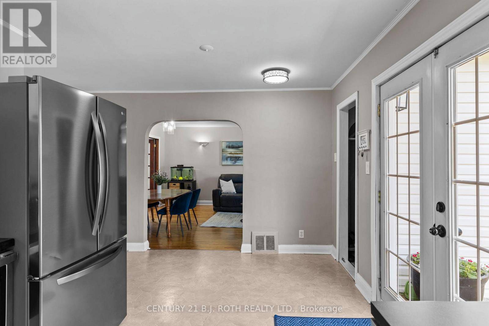 Orillia, ON L3V2W8,307 LINWOOD AVENUE