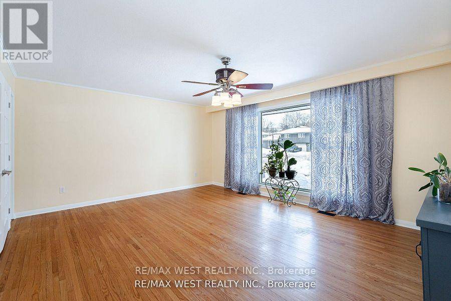 Barrie (sunnidale), ON L4N1N3,105 SHIRLEY AVENUE