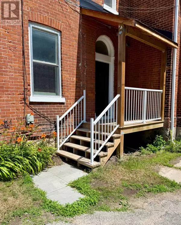 42 Toronto ST #2, Barrie (city Centre), ON L4N1T9