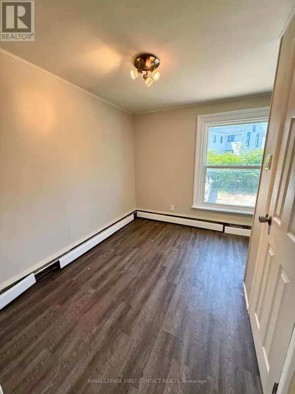 Barrie (city Centre), ON L4N1T9,42 Toronto ST #2