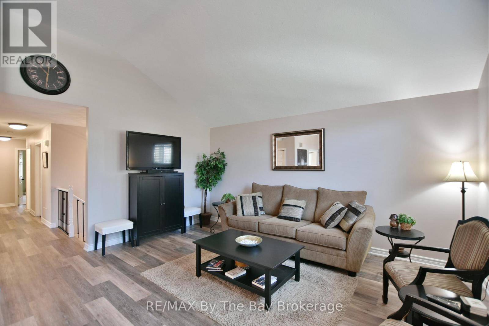 Wasaga Beach, ON L9Z1M4,8 PRIDHAM COURT