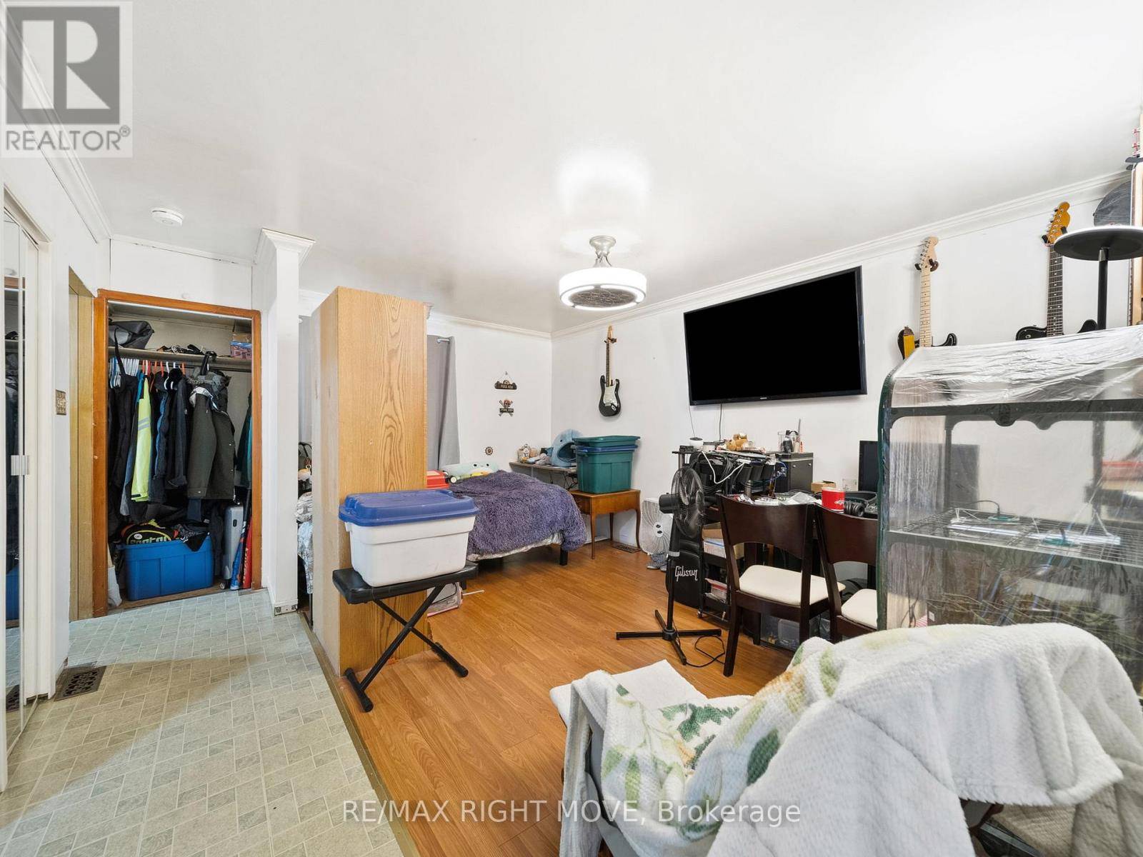 Orillia, ON L3V1S7,122 ELGIN STREET