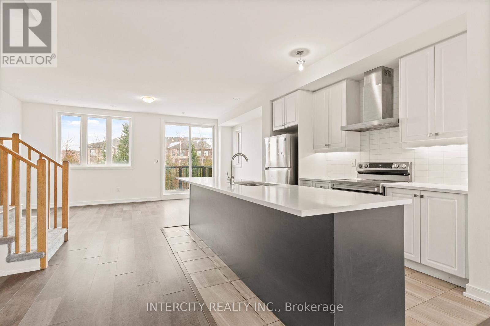 Barrie (innis-shore), ON L9J0N3,14 BLUE FOREST CRESCENT