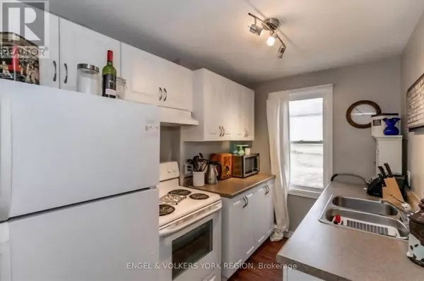 Barrie (wellington), ON L4M3E3,23 LOUNT STREET