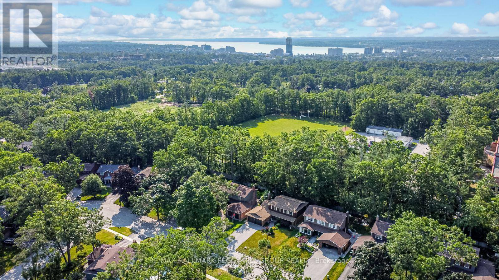 Barrie (sunnidale), ON L4N5N6,19 OAKRIDGE DRIVE