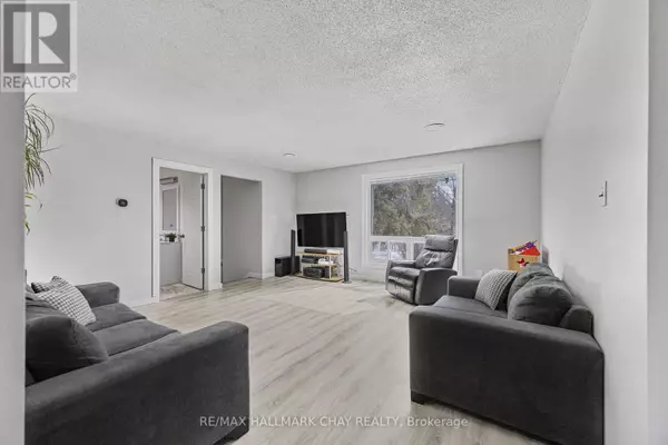 Tay (victoria Harbour), ON L0K2A0,66 Vents Beach RD #Upper