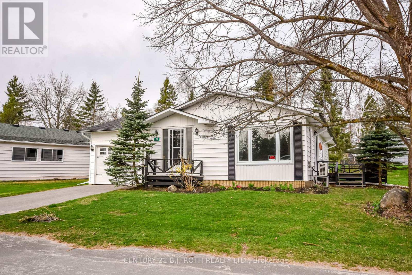 Oro-medonte, ON L0L1T0,22 TAMARACK DRIVE