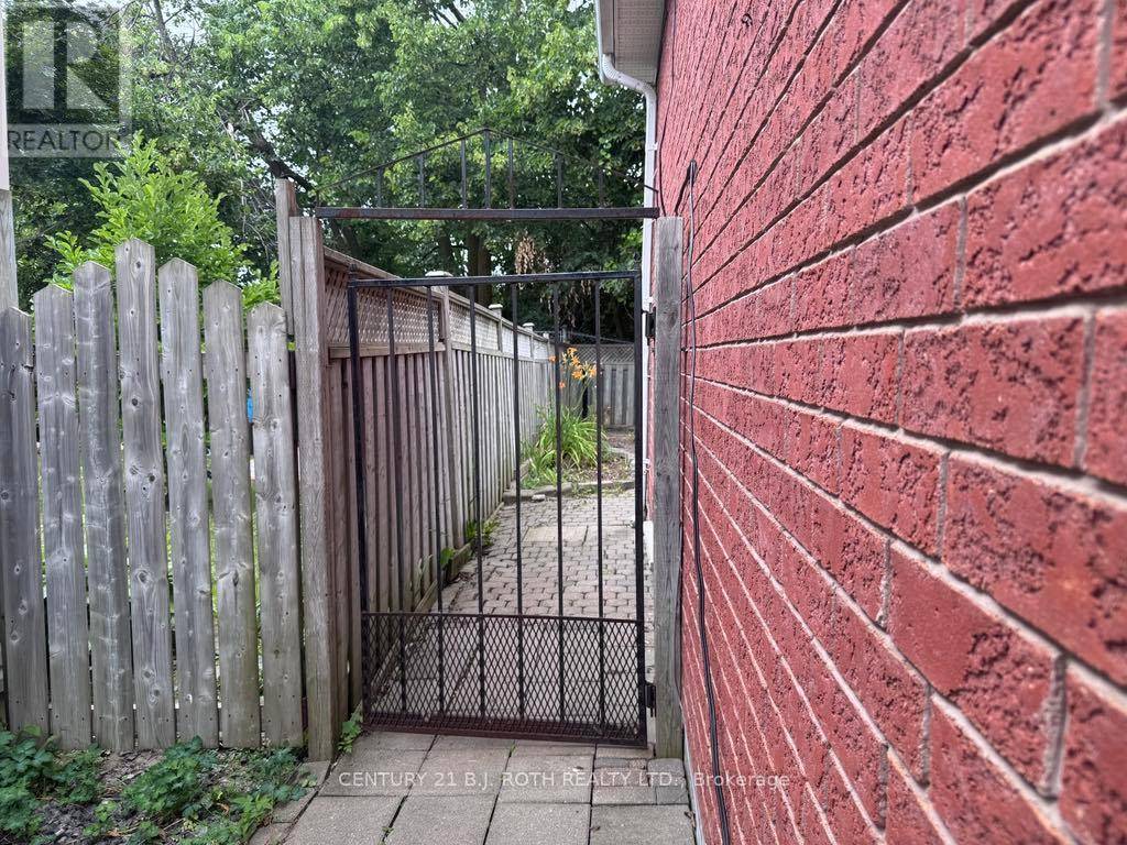 Barrie (holly), ON L4N7M2,22 MAPLETON AVENUE