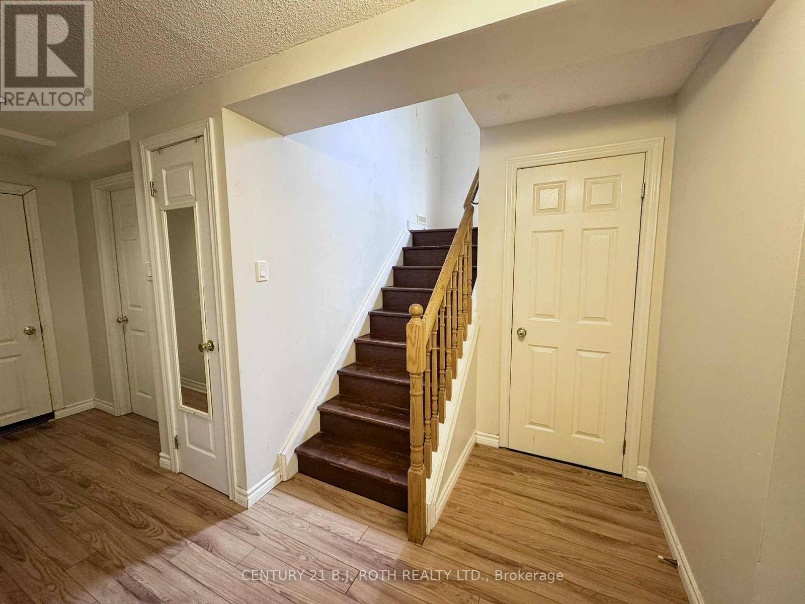 Barrie (holly), ON L4N7M2,22 MAPLETON AVENUE
