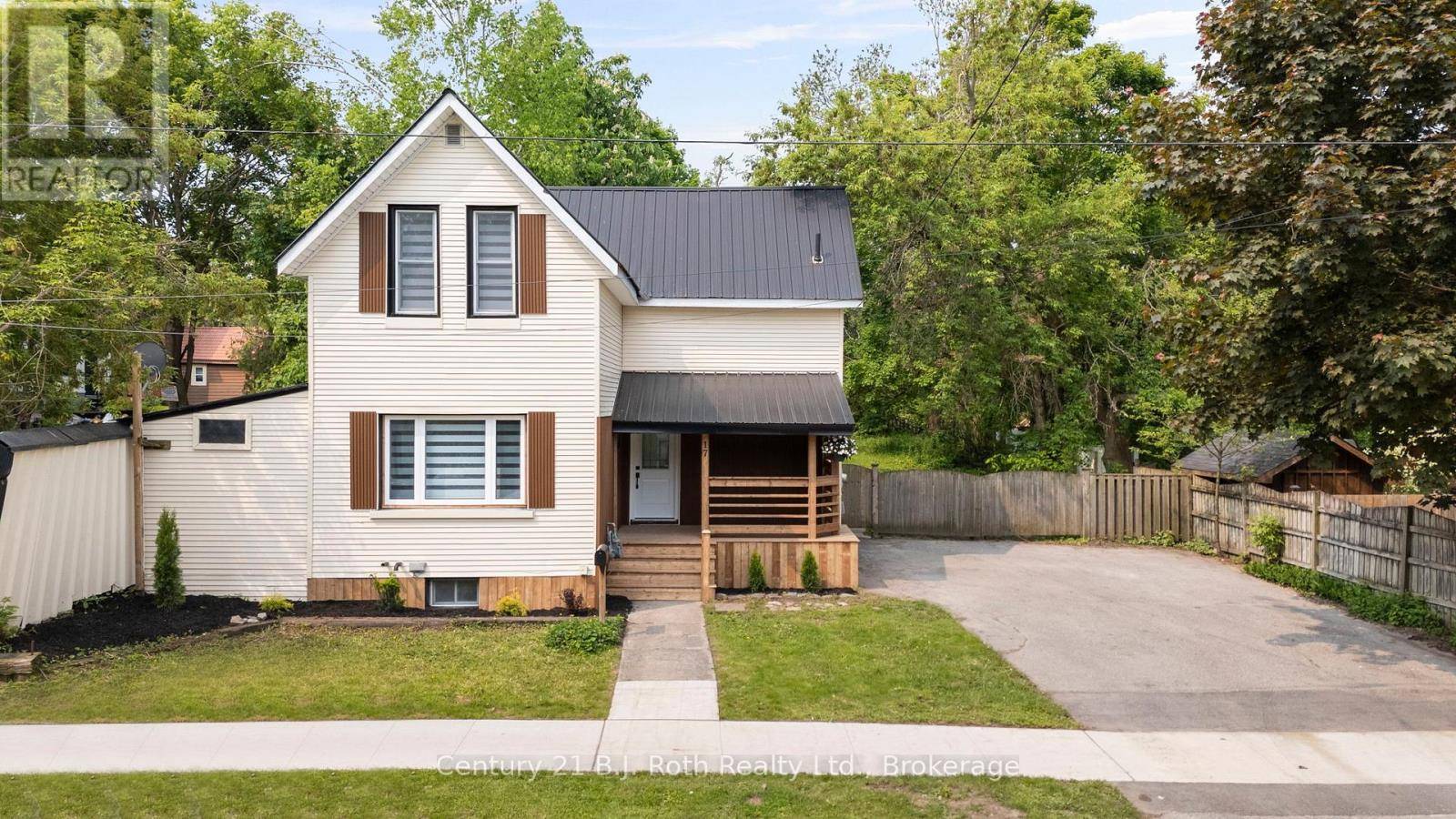 17 DOUGLAS STREET, Orillia, ON L3V5Y3