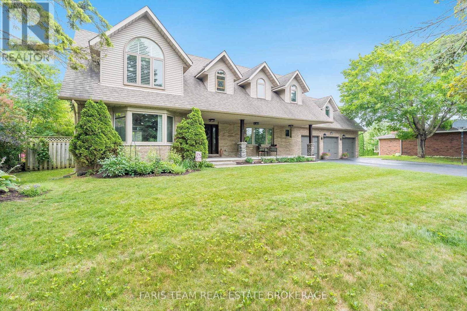 Springwater (midhurst), ON L9X0N8,32 CAIRNS BOULEVARD