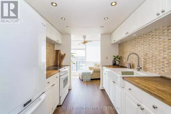 Barrie (city Centre), ON L4N3A5,65 Ellen ST #1406