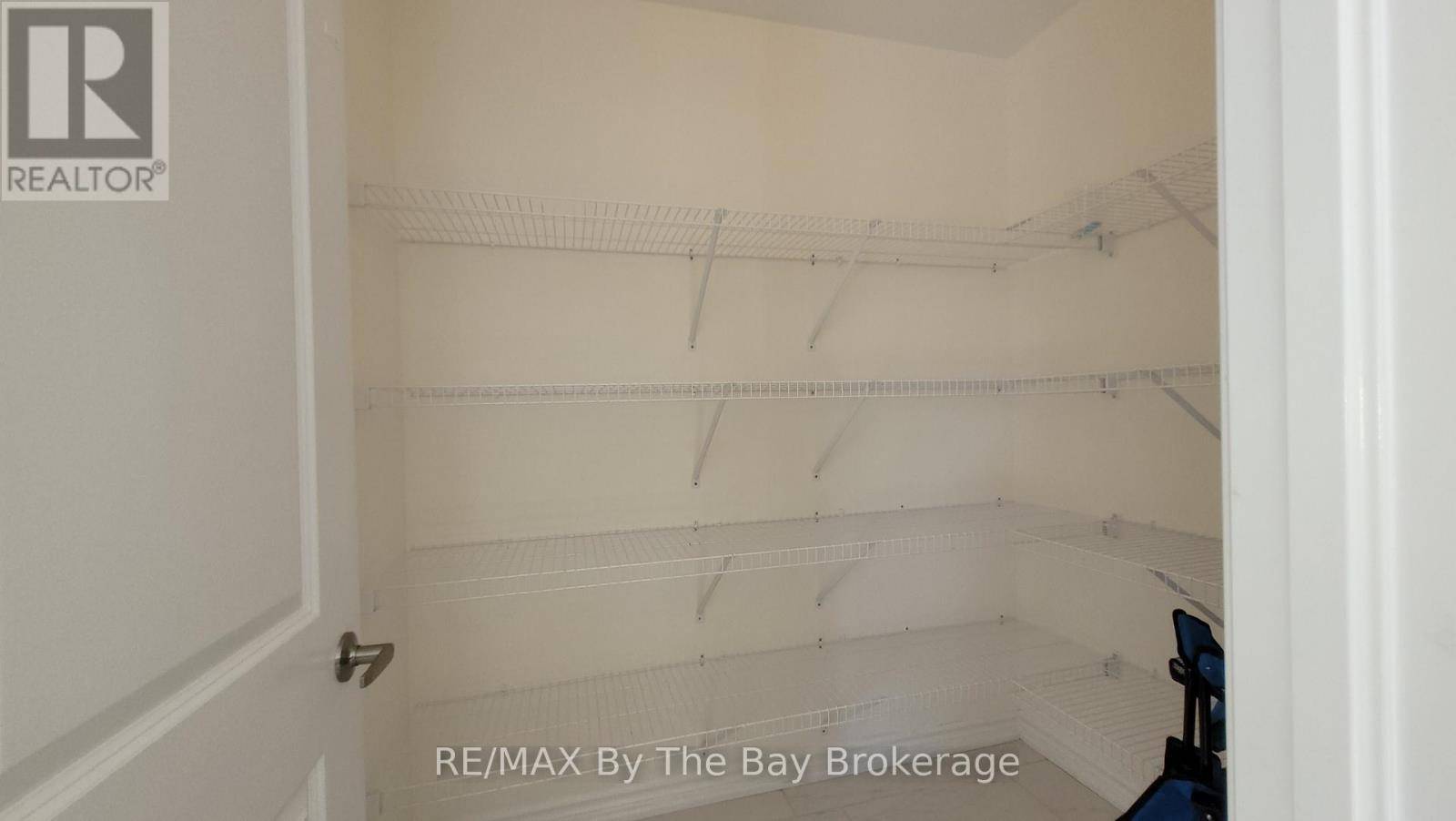Clearview (stayner), ON L0M1S0,218 ROY DRIVE