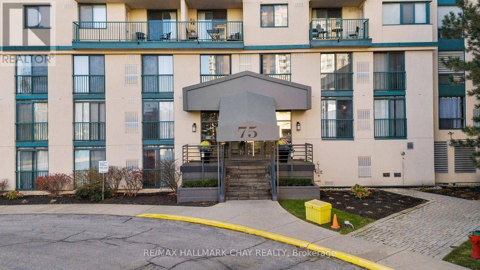 Barrie (city Centre), ON L4N7R6,75 Ellen ST #105