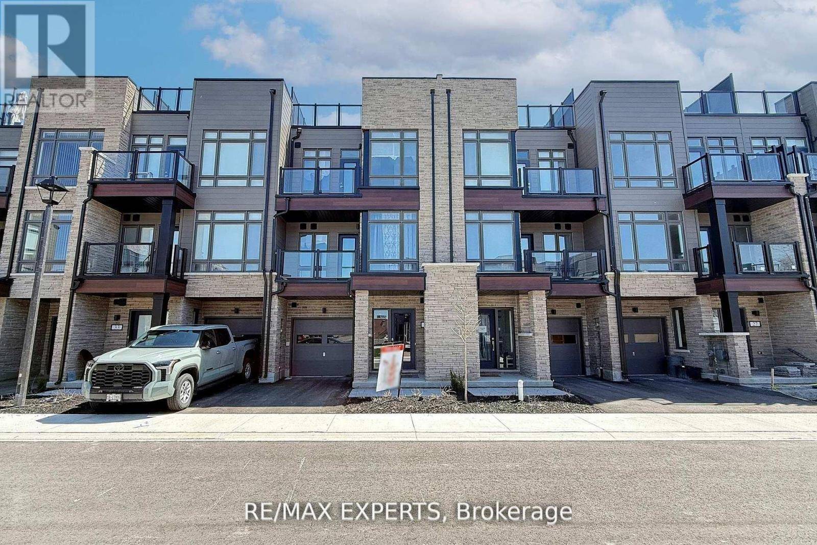 31 WYN WOOD LANE, Orillia, ON L3V8P7
