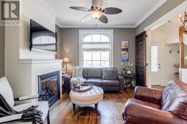 Collingwood, ON L9Y2W4,439 BIRCH STREET