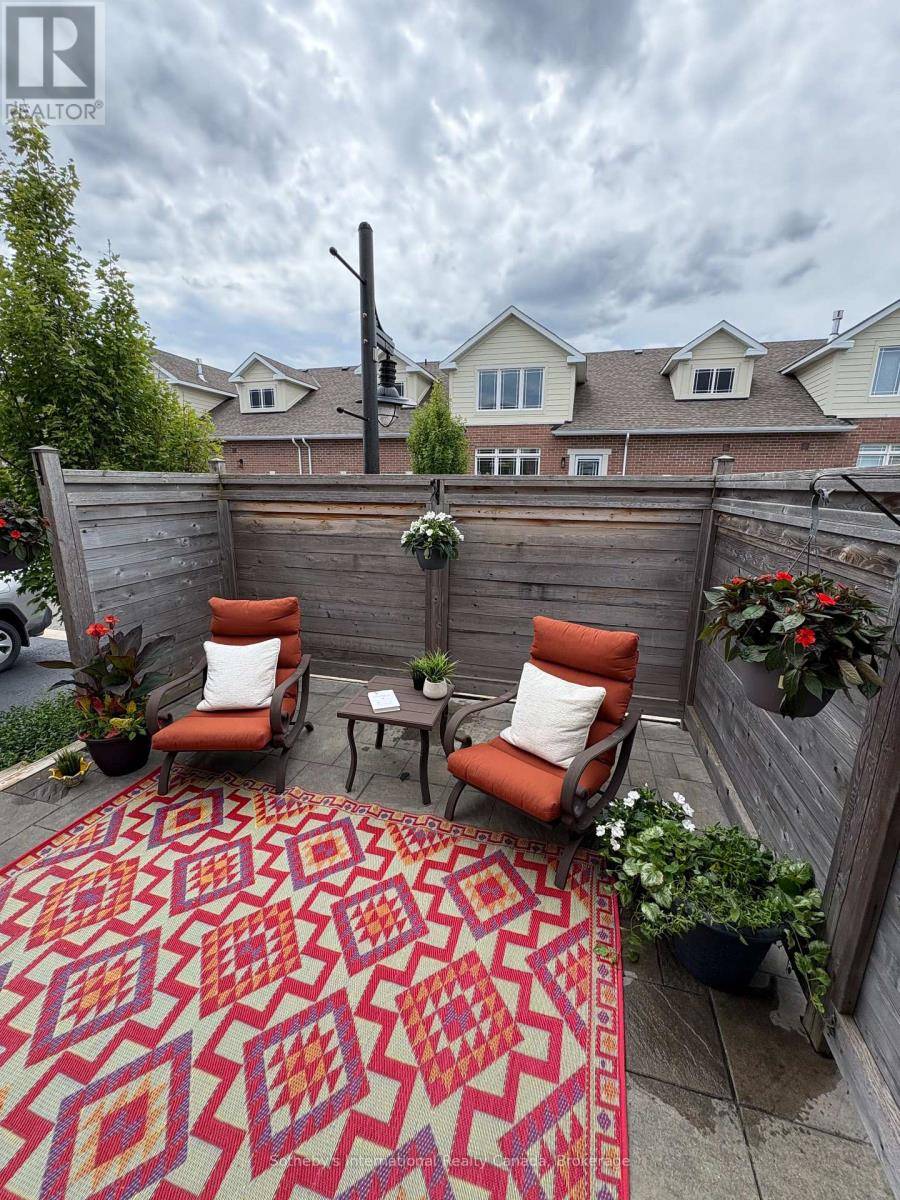 Collingwood, ON L9Y2X4,4 EMERSON MEWS