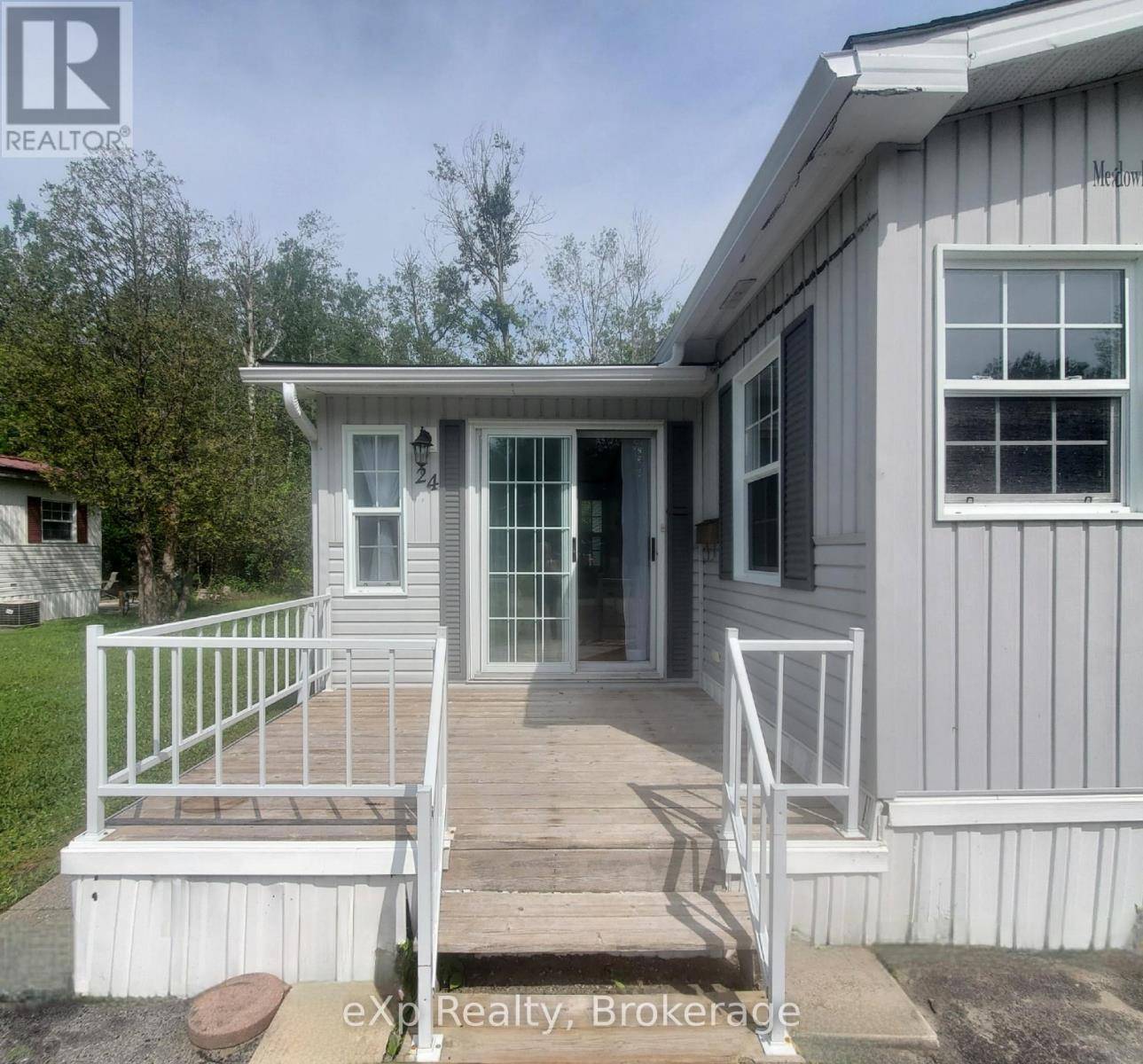 Springwater, ON L0L1P0,24 PRINCE CHARLES AVENUE N