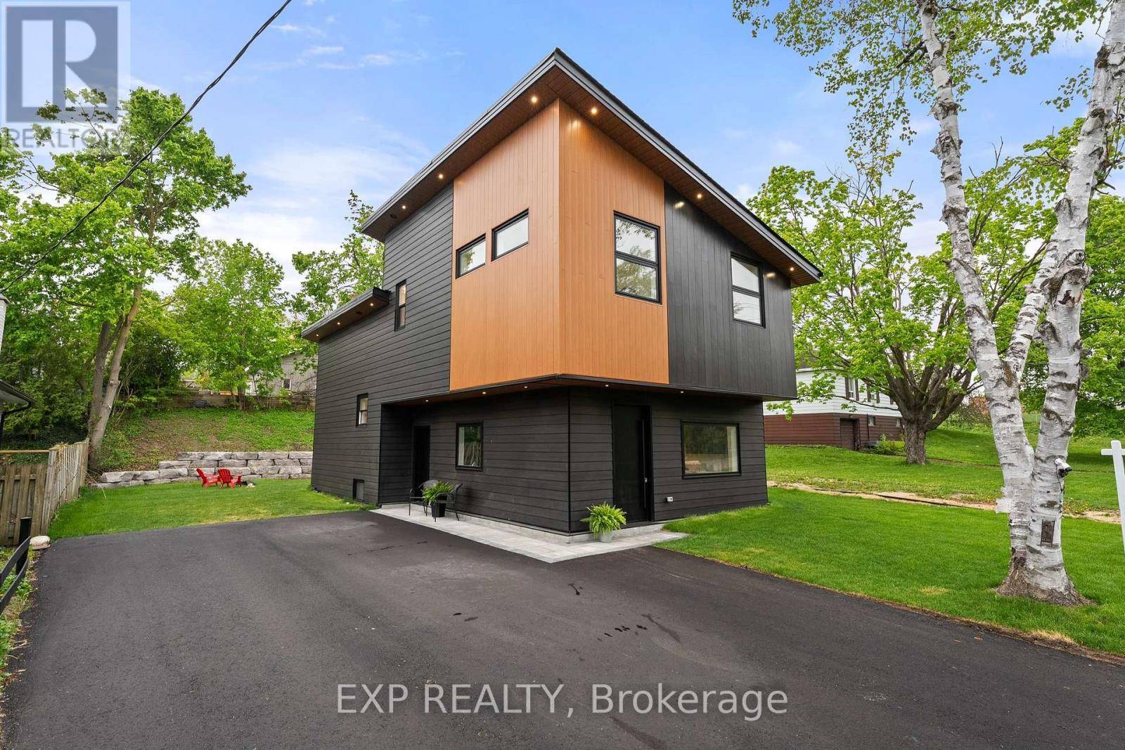 168 BERCZY STREET, Barrie (wellington), ON L4M3R6