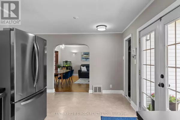 Orillia, ON L3V2W8,307 LINWOOD AVENUE