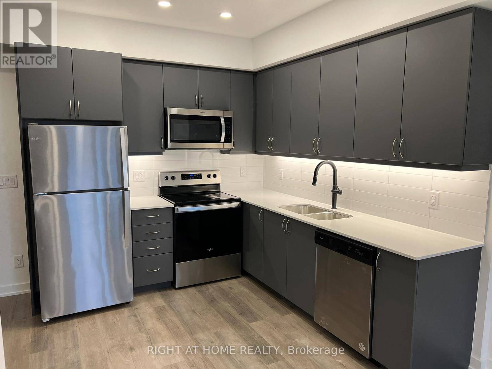 Barrie (little Lake), ON L4M7B9,56 Lakeside TER #1211