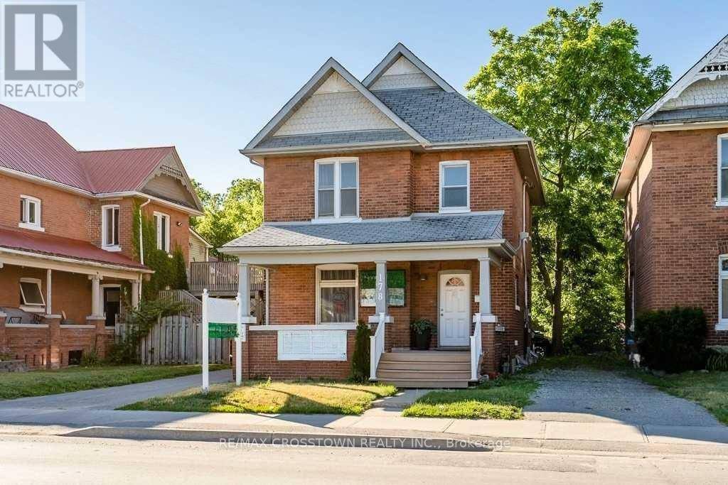 178 Dunlop ST West #Upper, Barrie (lakeshore), ON L4N1B3