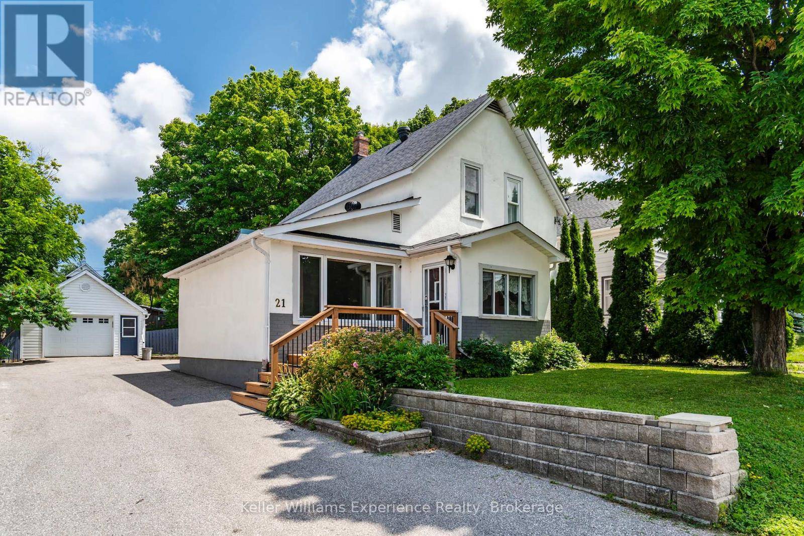21 MARIA STREET, Penetanguishene, ON L9M1L5