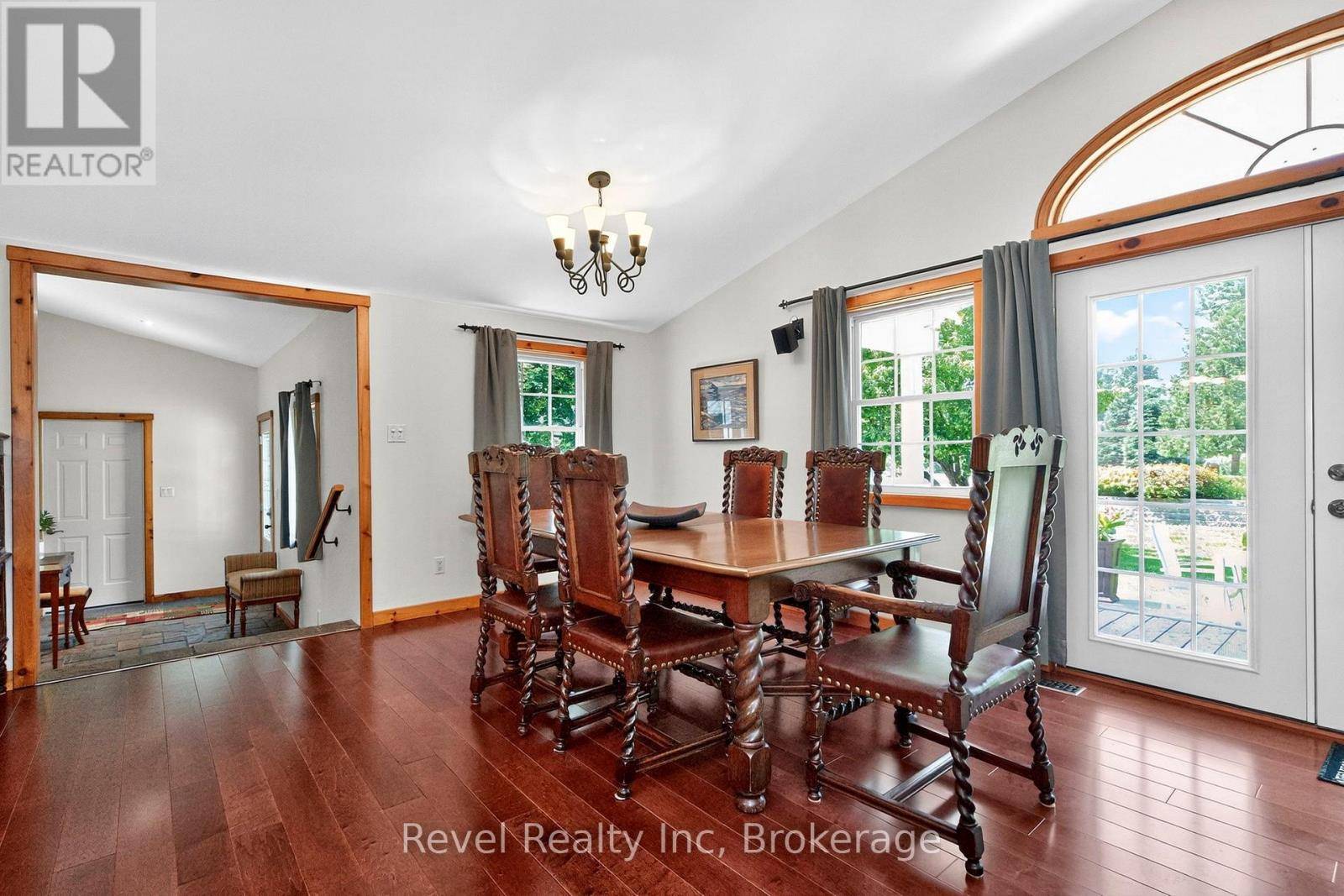 Tiny, ON L9M0M7,33 BELCOURT CRESCENT